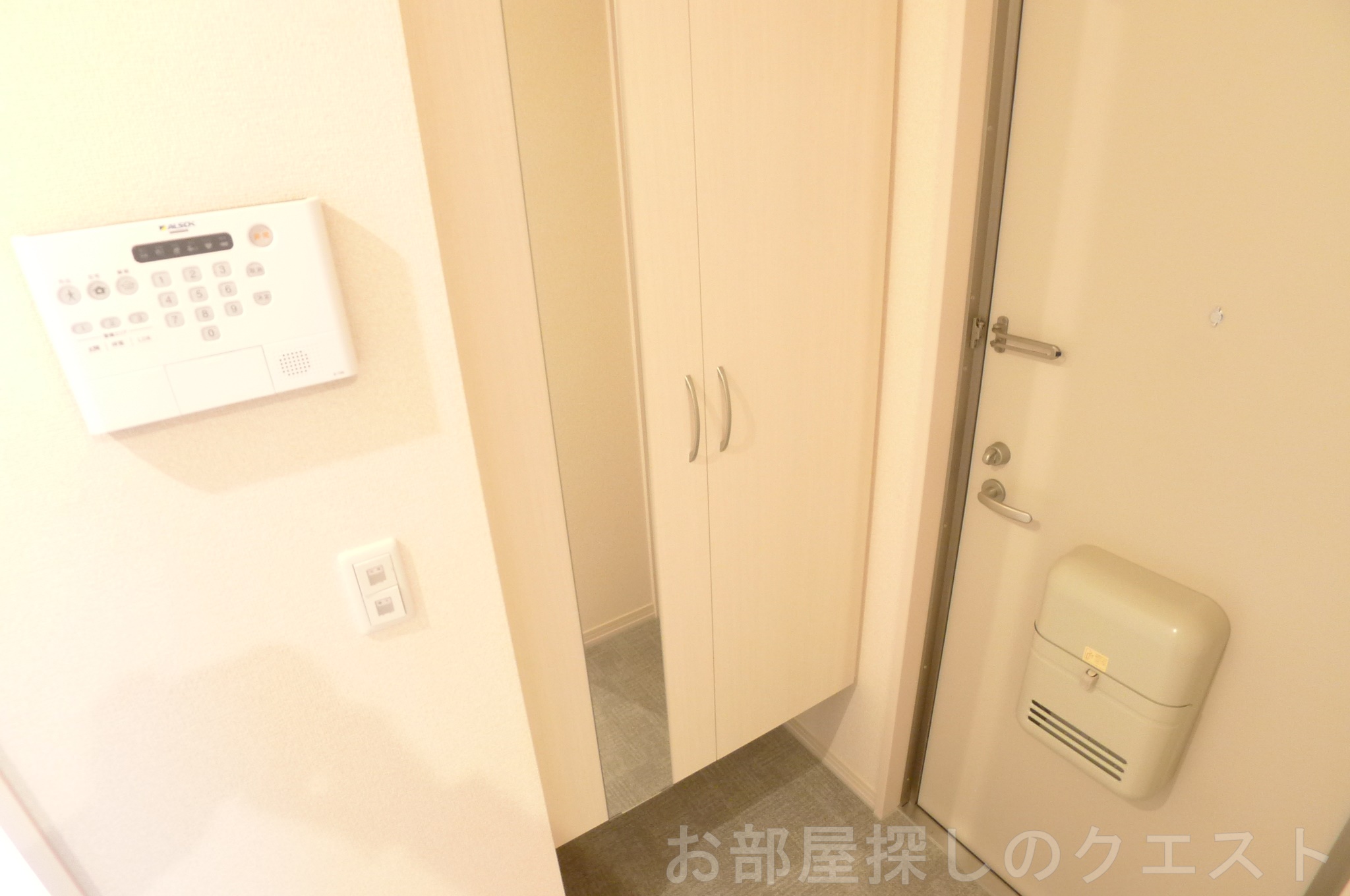 玄関　（写真は同仕様）