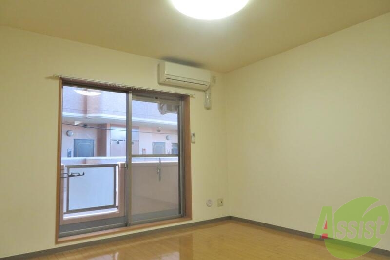 その他部屋・スペース　大きな窓で光がたくさん差し込んできますね。
