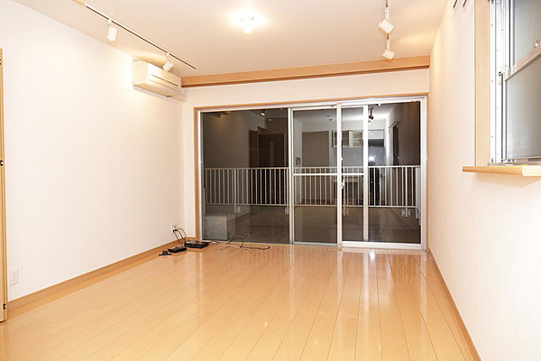 居室・リビング　※別部屋の参考写真です。