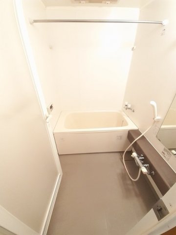 バス・シャワールーム　コンパクトで使いやすいお風呂です