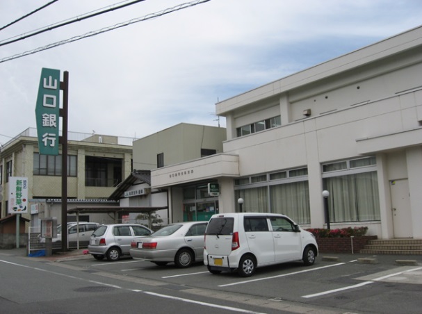 銀行　山口銀行三田尻支店（銀行）まで905m