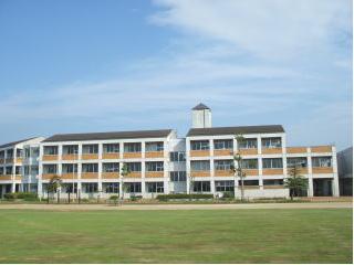 中学校　東金市立西中学校（中学校）まで1955m