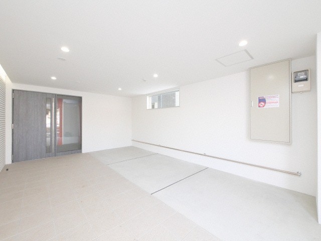 エントランス　屋内駐輪場で冬でも安心☆