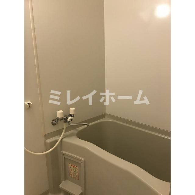 バス・シャワールーム　同建物内、別のお部屋の参考写真になります。