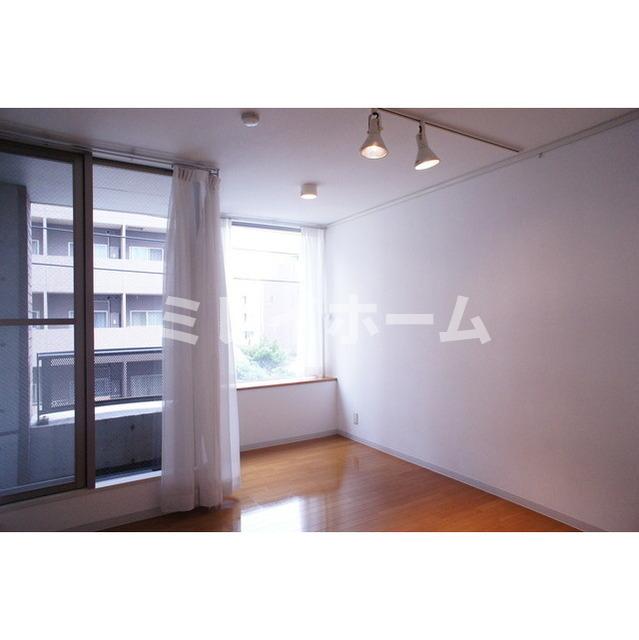 居室・リビング　同建物内、別のお部屋の参考写真になります。