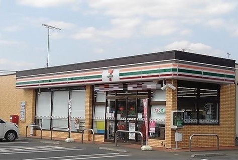 コンビニ　セブンイレブン（コンビニ）まで400m