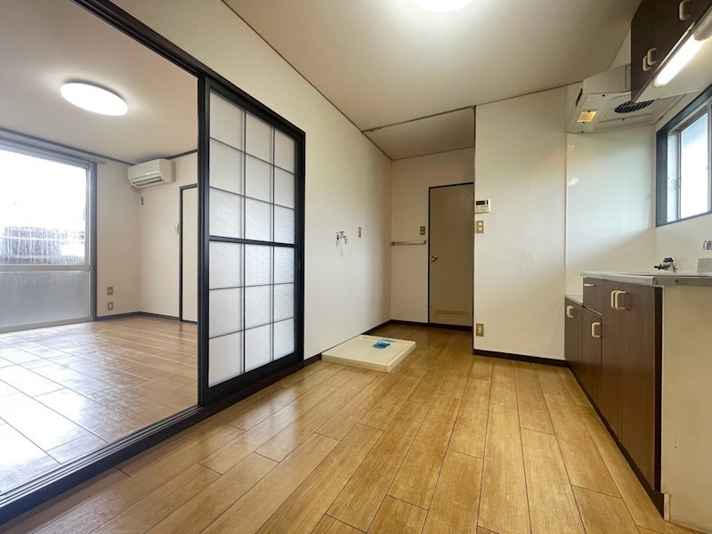 フォーブル岡田の居間写真