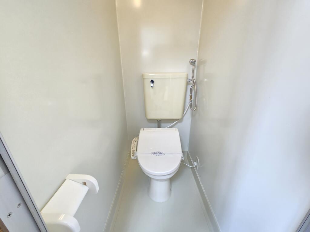 トイレ　もちろん温水洗浄便座付き