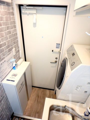玄関　お洒落なお部屋は玄関から。コンパクトながらも機能的な配置の玄