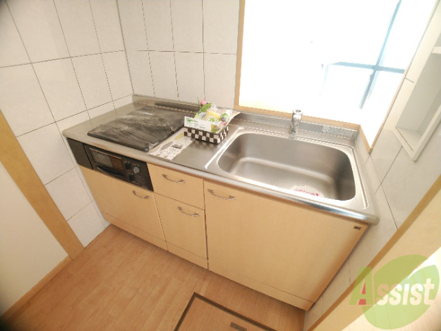 キッチン　広々としたキッチンです。調理がしやすそうなキッチンですね。