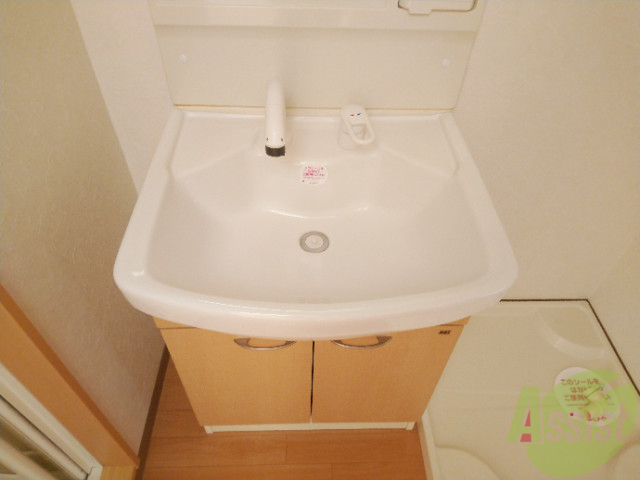 洗面設備　独立洗面台です。用途に合わせて使うことが出来ますね。