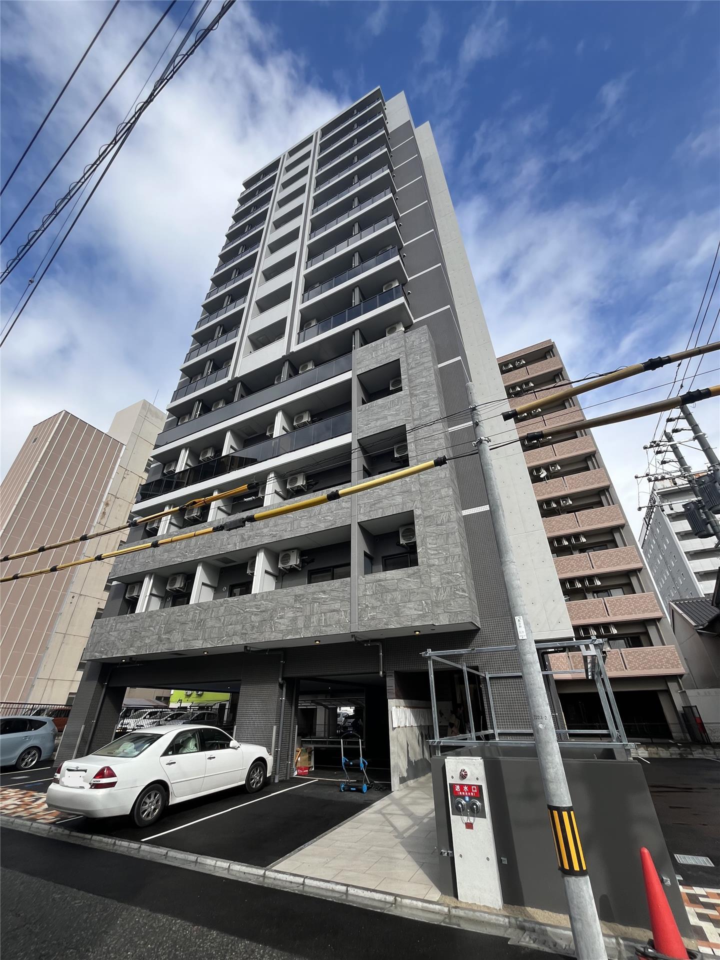 建物外観　デザイン性高いマンション。