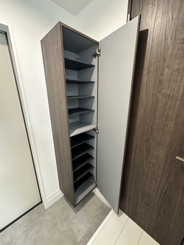 玄関　収納もある玄関です