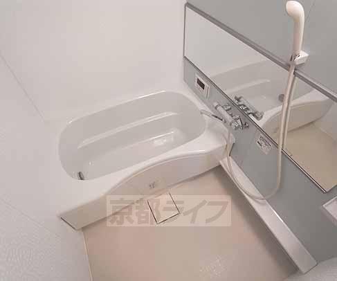 バス・シャワールーム　追炊き機能＆浴室乾燥機付きのお風呂です。