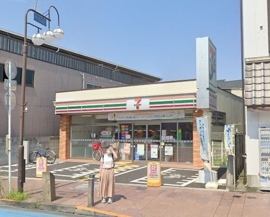コンビニ　セブンイレブン足立竹ノ塚駅西店（コンビニ）まで170m
