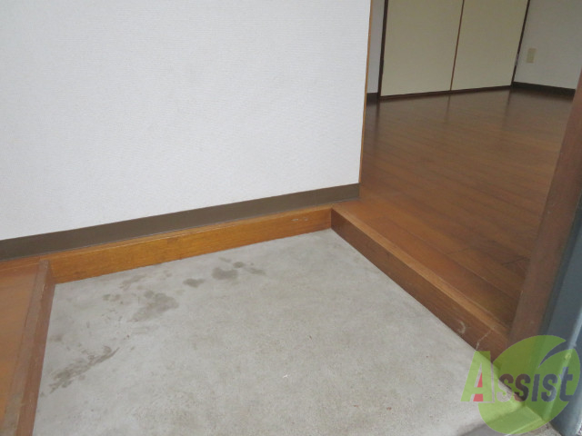 玄関　玄関の外から部屋の中を撮影してみましたー。