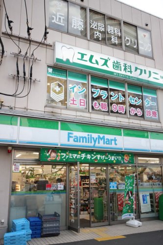 コンビニ　ファミリーマート 東中野駅東口店（コンビニ）まで456m