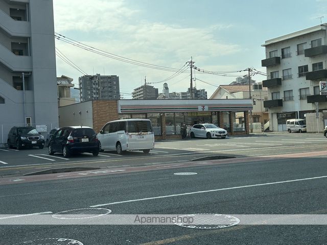 コンビニ　セブンイレブン（コンビニ）まで1068m