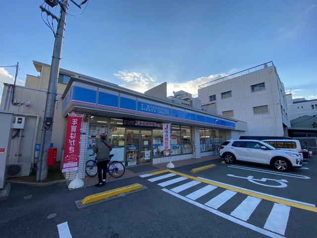 コンビニ　ローソン 尼崎南七松町一丁目店（コンビニ）まで218m