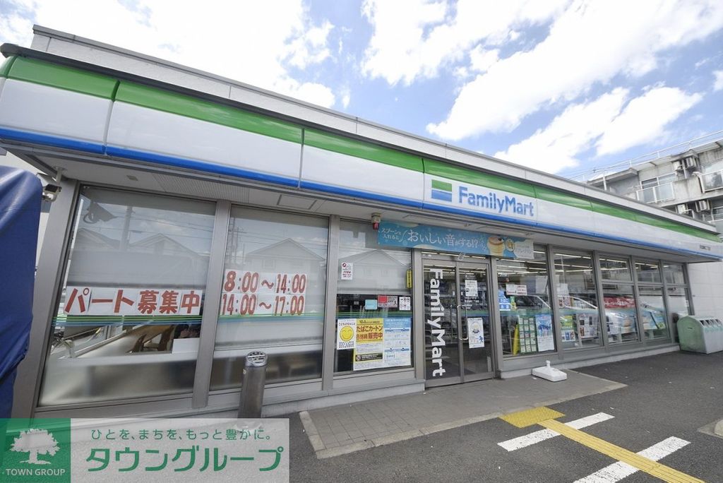 コンビニ　ファミリーマート草加瀬崎二丁目店（コンビニ）まで450m