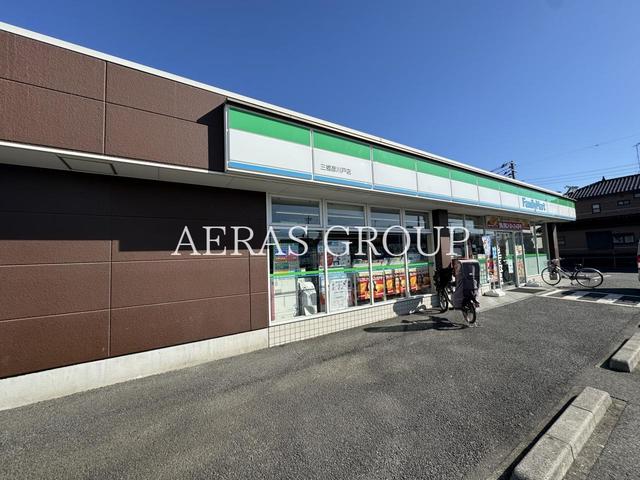 コンビニ　ファミリーマート 三郷彦川戸店（コンビニ）まで394m