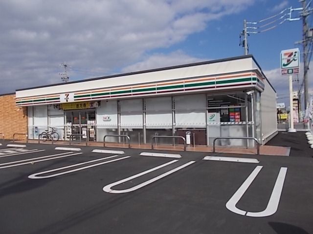 コンビニ　セブンイレブン岐阜北鶉5丁目店（コンビニ）まで700m