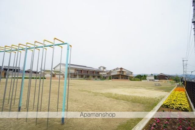 小学校　川西町立川西小学校（小学校）まで302m
