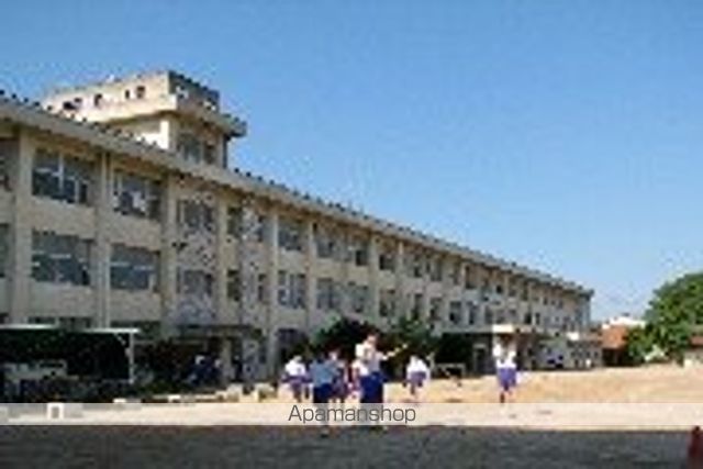 中学校　川西町三宅町組合立式下中学校（中学校）まで1141m