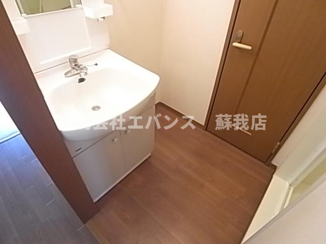 洗面設備　コンパクトで使いやすい洗面所