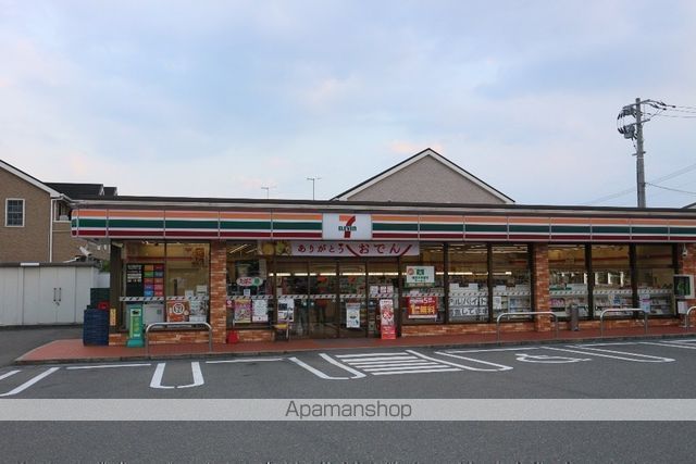 コンビニ　セブンイレブン（コンビニ）まで1562m