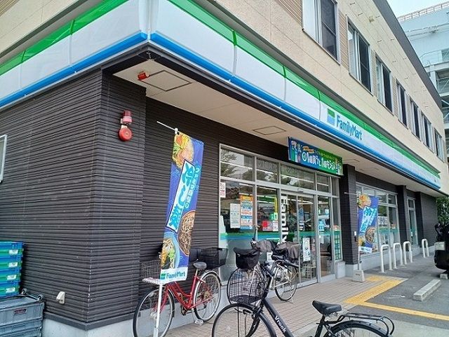 コンビニ　ファミリーマート様（コンビニ）まで350m