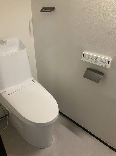 トイレ　※写真は同タイプ住戸です。