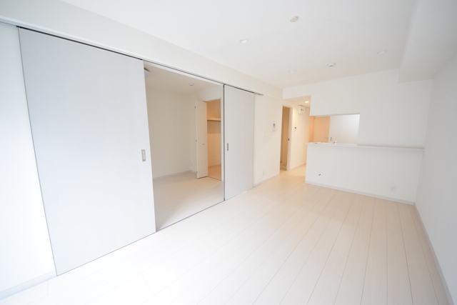 居室・リビング　～白を基調としたきれいなお部屋っ～