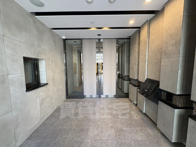 地下鉄御堂筋線 新大阪駅 徒歩8分 15階建 築2年の外観写真