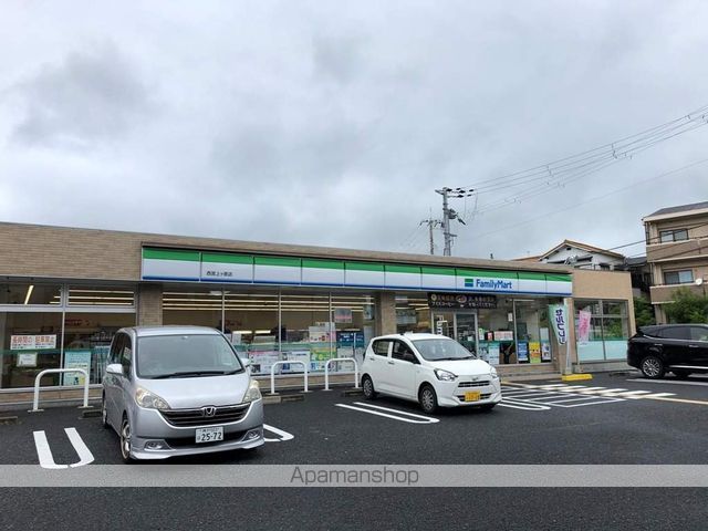 コンビニ　ファミリーマート（コンビニ）まで379m