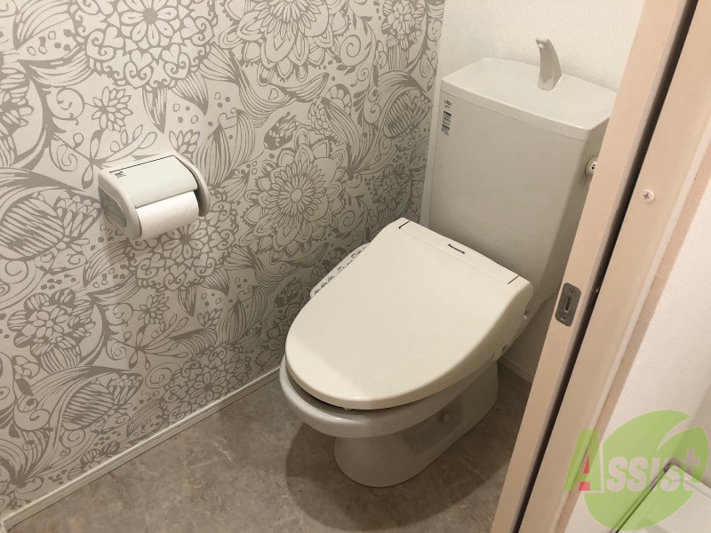 トイレ　温水洗浄便座付きのトイレは、使用しやすくうれしいですね。