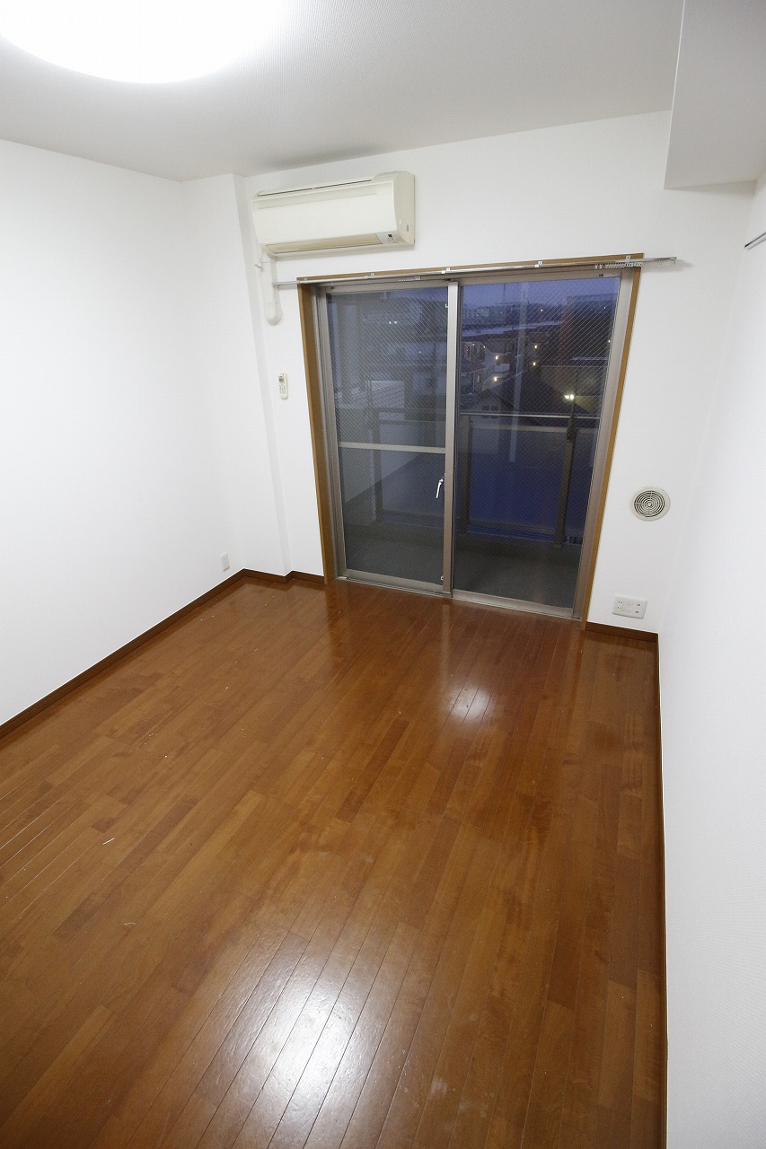 居室・リビング　別の部屋の写真です