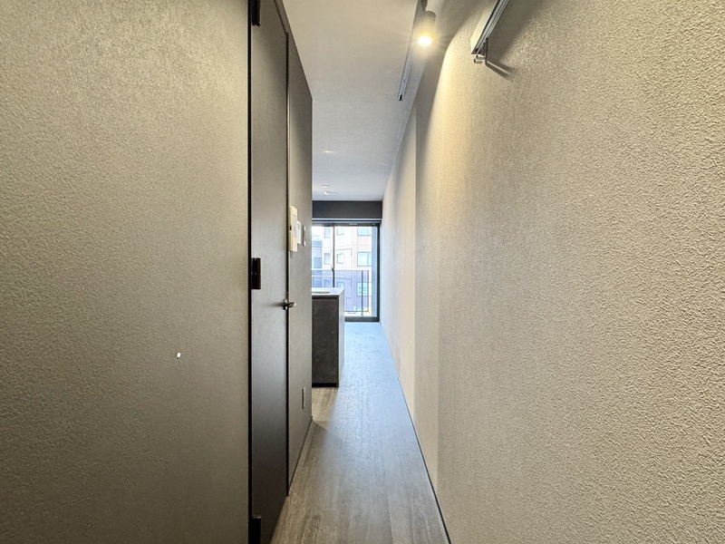 玄関　同間取りの３０３号室の写真です