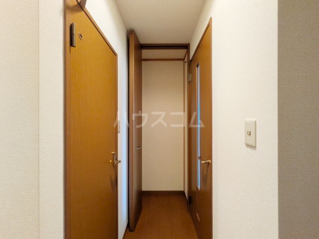 ブロードマインド Bの玄関写真