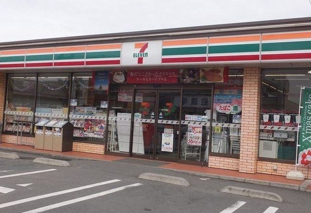 コンビニ　セブンイレブン（コンビニ）まで210m