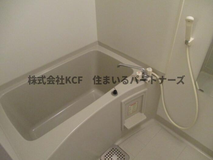 バス・シャワールーム　コンパクトで使いやすいお風呂です
