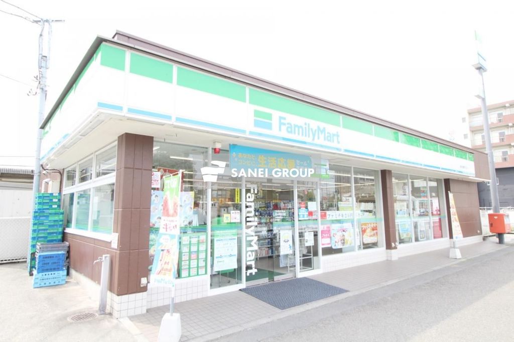 コンビニ　ファミリーマート南大塚駅北口店（コンビニ）まで340m