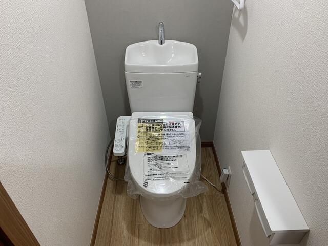 京王線 代田橋駅 徒歩8分 3階建 築41年のトイレ写真