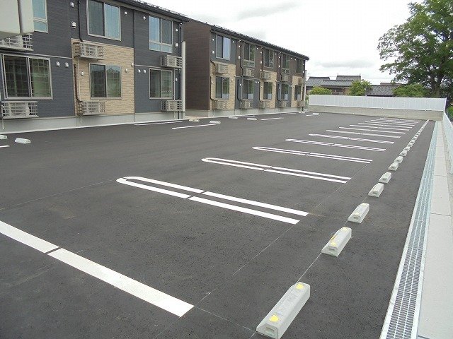 駐車場　車をお持ちの方に嬉しい駐車場付きの物件です