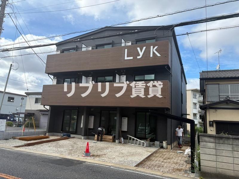 ＪＲ総武線 千葉駅 バス乗車時間：10分 最寄りバス停で下車 徒歩4分 築1年