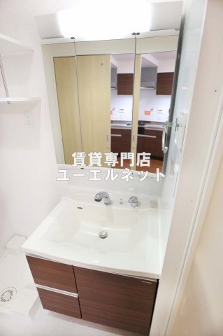 洗面設備　清潔感ある独立洗面台で毎日気持ちよく♪