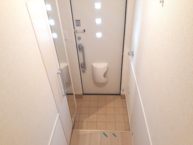 メオートウヅキの玄関写真