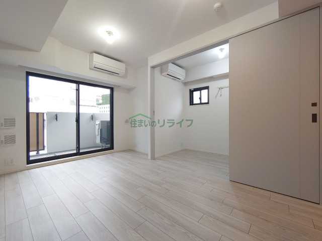 クロスレジデンス神田神保町の居間写真