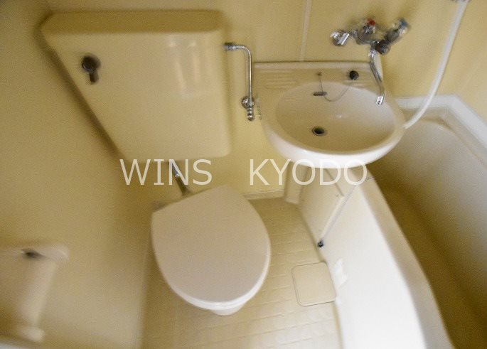 小田急線 経堂駅 徒歩7分 3階建 築40年のトイレ写真