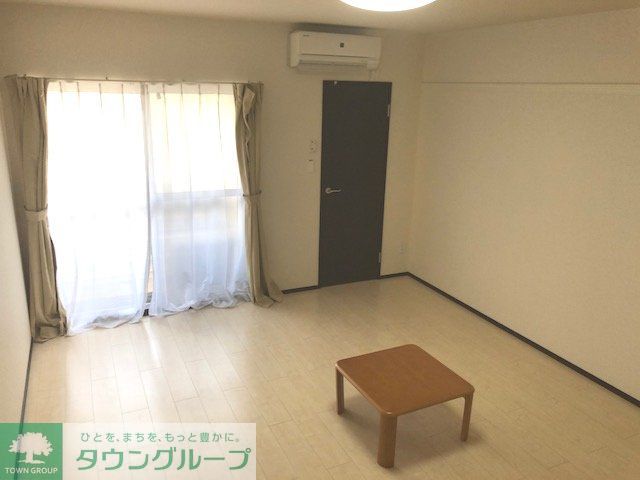 クレイノM アルカンシェルの居間写真